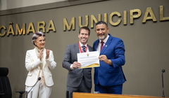 Marco Paulo e Conceição exibem a Comenda entregue nesta sexta