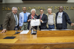 Entrega do título foi hoje no Plenário Otávio Rocha 