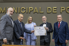 A homenagem foi realizada em Sessão Solene, no Plenário Otávio Rocha, com proposição do vereador Reginaldo Pujol