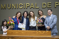 A homenagem teve como proponente a vereadora Mari Pimentel e a cerimônia aconteceu no Plenário Otávio Rocha