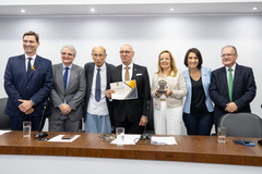 A solenidade foi realizada no Plenário Ana Terra e teve a proposição do vereador Reginaldo Pujol